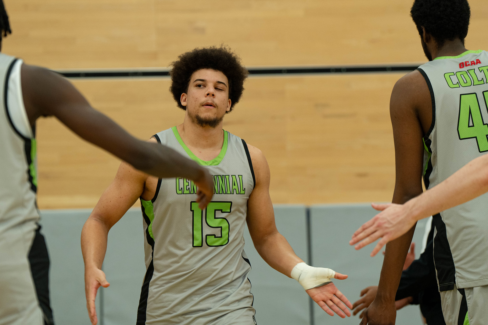 Colts, Huskies Battle for Second