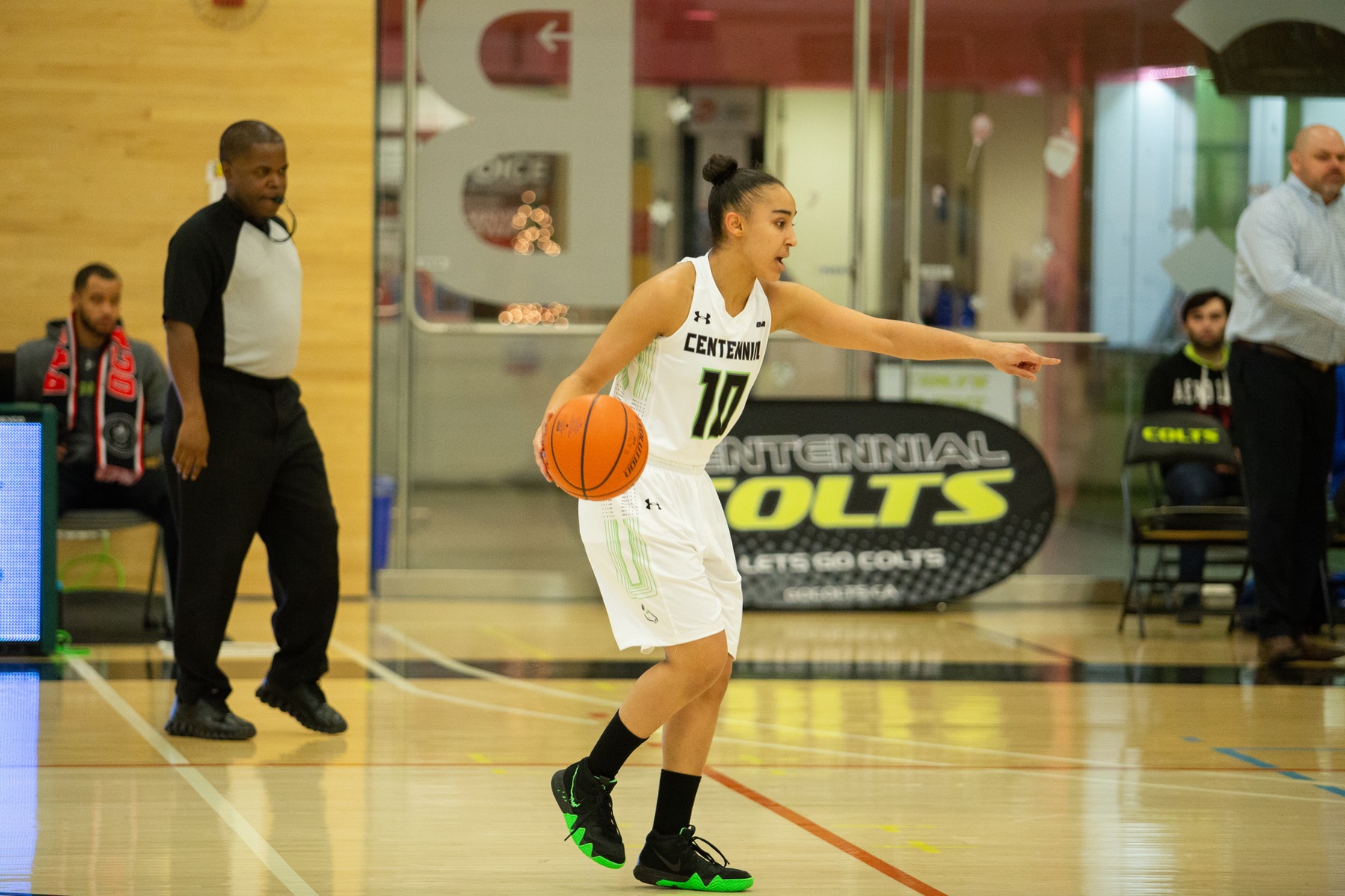 Cori Browne of the Centennial Colts points for a screen during first half action between the Colts and the Georgian Grizzlies at the Athletic and Wellness Centre. A 17-0 start led Georgian to a 47-36 victory over Centennial in what was the final game of 2018 for both teams. (Nicole Ventura/Colts Media)