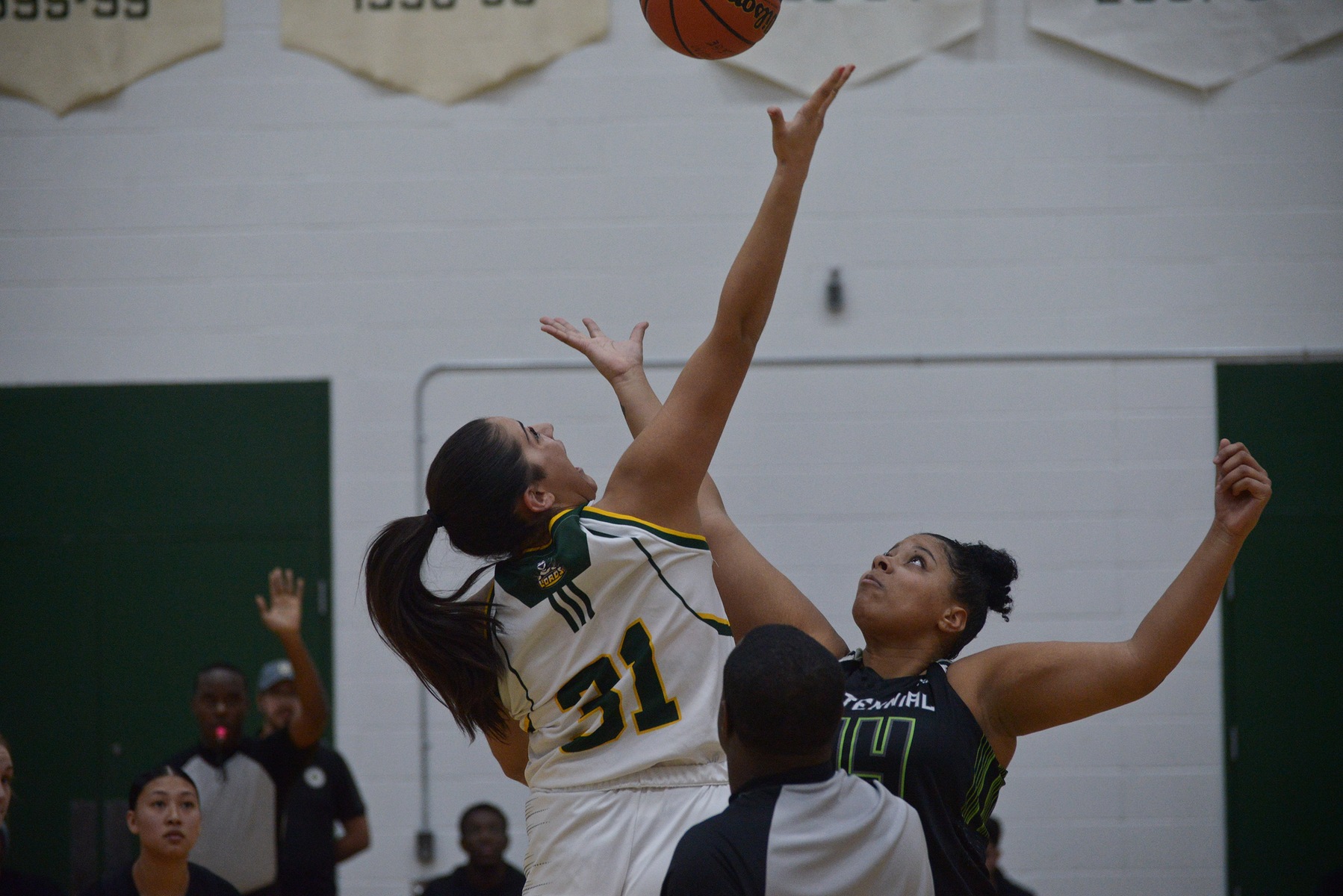 Olivia Thomson of the Centennial Colts and Marie Stasiuk of the Durham Lords jump for the tip off between the teams at the Campus Recreation and Wellness Centre in Oshawa, Ont. (Kajan Thiruthanikasalam/Colts Media)